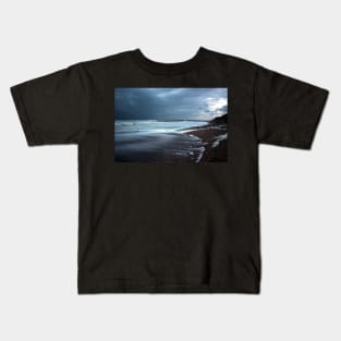 Introspective Beach// What Makes You Feel Alive? Kids T-Shirt